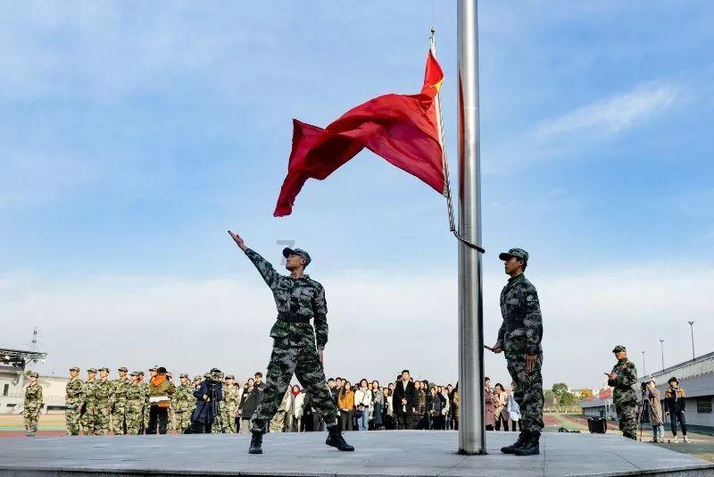 张杰父母被公开，难怪谢娜抓住他就不放手了，他的父母究竟是谁？游戏画面